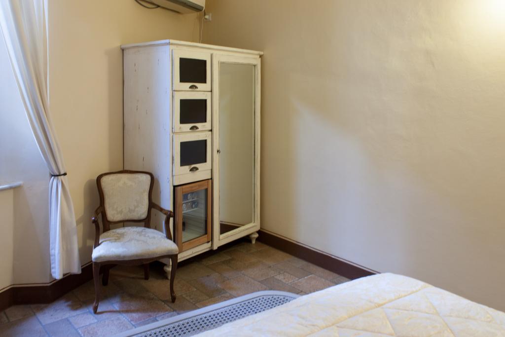 ホテル アルベルゴ イル ジリオ モンタルチーノ 部屋 写真