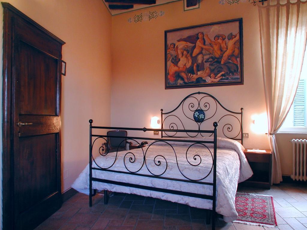 ホテル アルベルゴ イル ジリオ モンタルチーノ 部屋 写真